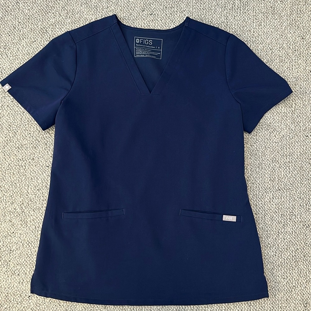 FIGS Women’s Casma Navy Three-Pocket Scrub Top Size Small